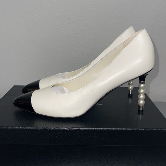 Chanel Pearl Heel Pumps - Picture 4 of 4